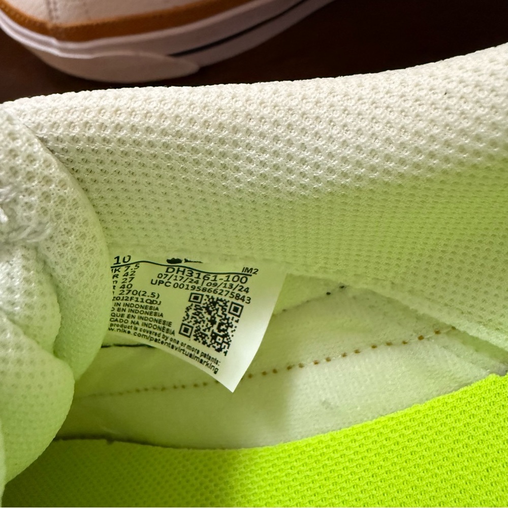 Nike White and Black Sneakers with Tan Trim 10 - Picture 6 of 9